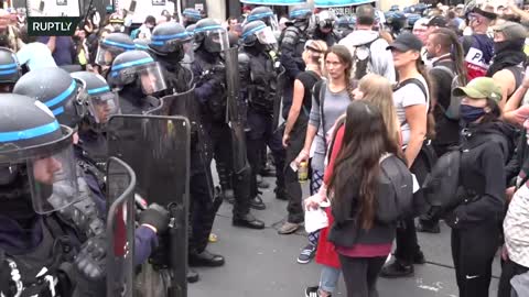 LIVE: Paris / France - Anti-health pass protests continue #irl 11.09.2021