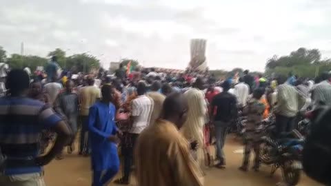 Thousands gather in Niamey for pro-coup, anti-sanctions rally