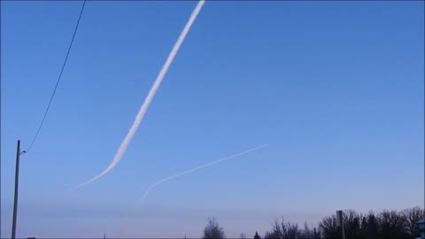 Zooming 2 Commercial Jetliners