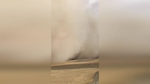 The apocalypse has begun! Incredible sandstorm in Dubai