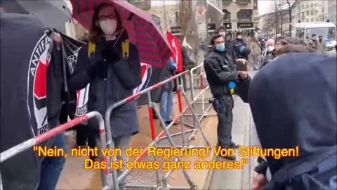 Demonstration Gegendemonstrant Stiftungen