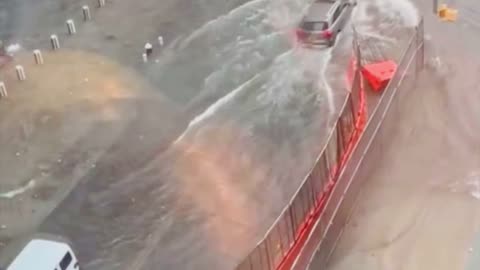 Flooding shuts NY airport terminal