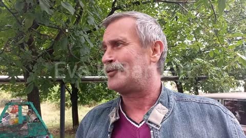 2022-09-25 Man in Kirovskiy, on Friday, speaking about why he is driving people going door to doo