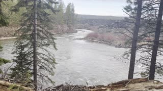 Winding River & Distant Lava Fields – Deschutes River – Central Oregon – 4K