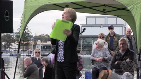 Dr Judy Wilyman speaks to a crowd on the Mandurah foreshore