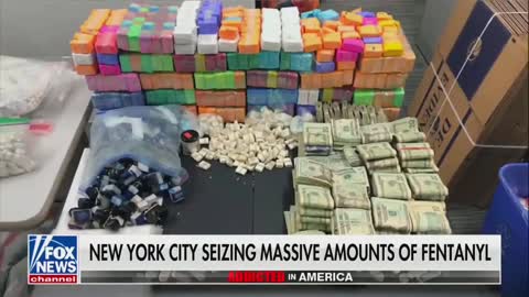 Massive Amount Of Fentanyl Smuggled Into NYC Linked To Biden’s Border Crisis DOCUMENTARIO L'epidemia di farmaci oppioidi sintetici a base di fentanyl in Nord America.oltre i senzatetto sono pure pieni di drogati in America.