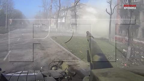 A tank fires at the positions of militants who have settled in a residential building in Mariupol