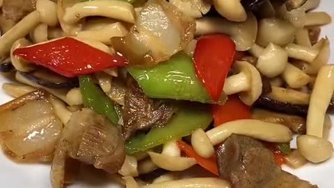 Stir fried pork with mushroom is simple and delicious