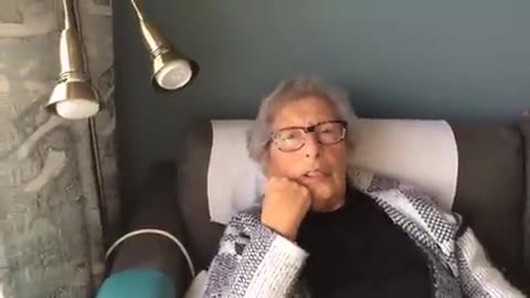 Oma 96j zegt dat ze hetzelfde gevoel heeft als toen bij de tweede wereldoorlog.
