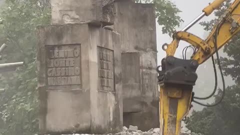 In the Polish city of Brzeg, a monument to the soldiers of the Red Army was demolished.