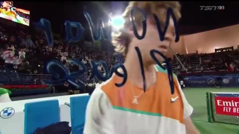 Russian Tennis Player Writes A Message To Putin On The TV Camera