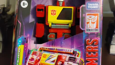 Blaster Transformers legacy series review