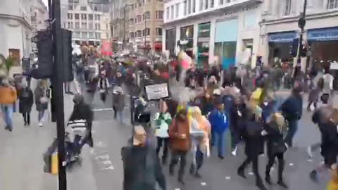 Video en cámara rápida: Masivo Rally por la Libertad en Londres