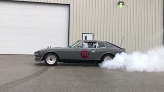 Datsun 280Z Smoking From Exhaust Instead of Doing Burnout
