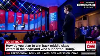 Klobuchar has 'please clap' moment during CNN town hall