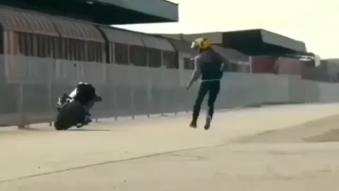 Funny Videos : Bike showing his own stunts... 😂😂