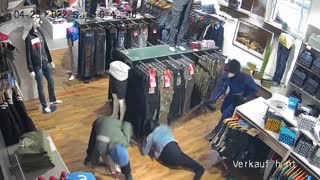 Shoplifters Beat a Woman to the Ground With Batons