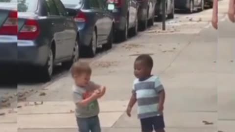 Heartwarming video of two toddlers