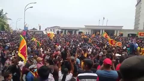 Sri Lanka: Massive protest outside central bank (July 8/9 2022)