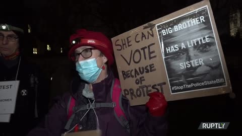 UK: Hundreds of protesters gather out front of Parliament at 'Kill the Bill' rally - 08.12.2021