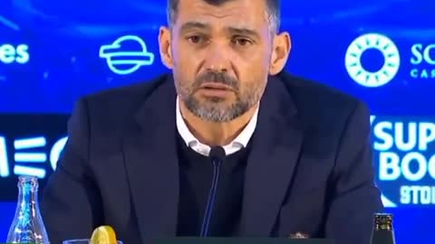 Sérgio Conceição gozado em plena conferência de imprensa por jornalista (Vídeo)