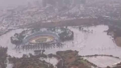 🇺🇲🚨⛈️ California - Dodger Stadium flooded in Los Angeles after tropical storm Hilary.