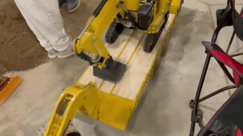 HUGE RC equipment hauler truck moving an excavator