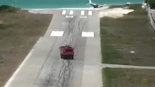 Wrong pilot can't land and goes straight to the beach !!