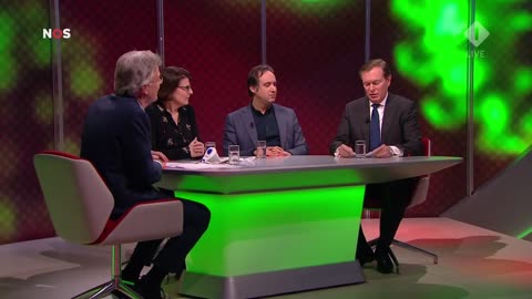 Minister Bruno Bruins doet onthulling 1e corona patiënt in NL live op tv in ingelaste tv-uitzending