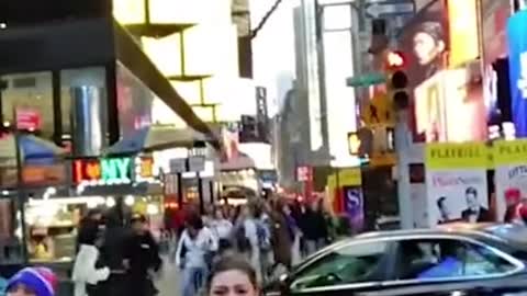 TimesSquare manhole cover explosion leaves people sprinting away in panic