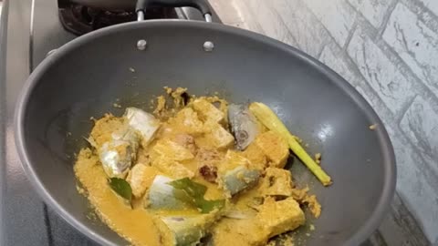 yellow gravy fish