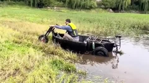 Amphibious off-road vehicle