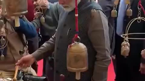 PM Modi Tries his hand on Music