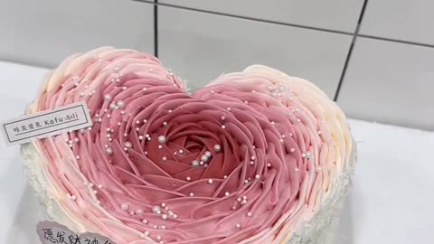 Love in Layers: A Heartfelt Cake Design.