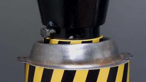 HYDRAULIC PRESS VS CD