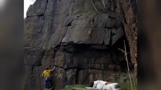 Guy Free Solo's a Rock Climbing Route
