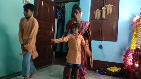 Dancing with kids on #Nacho_Nacho