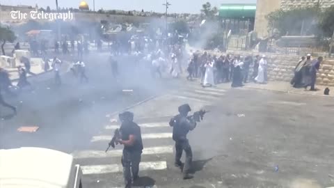 Israeli police clash with Muslims in Jerusalem_s Old City