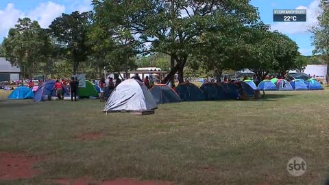 Índios montam acampamento para protestar em Brasília | SBT Brasil (04/04/22)