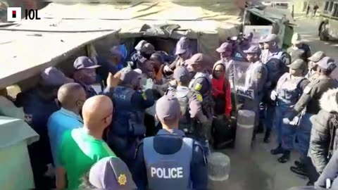 Watch: Police evict refugees from UNHCR offices in Pretoria