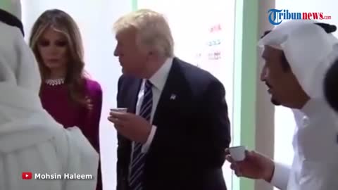 Look Awkwardly Donald Trump and His Wife