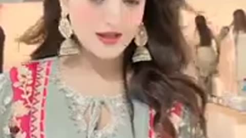 17 Pakistani Girls Latest Videos - Wania N - Romaisa Khan - Sistrology