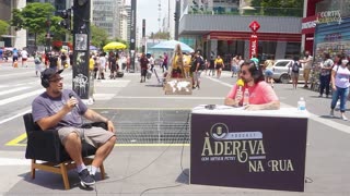 Artista de rua conta suas experiências no EUA À Deriva Cortes