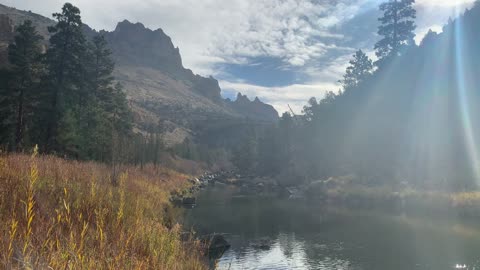 Central Oregon – Smith Rock State Park – Hiking to River Shoreline – 4K