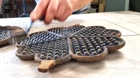 Antique Waffle Maker Restoration - My Girlfriend Makes Waffles for You!3