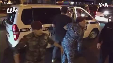 Armenian Protesters Clash with Police in Central Yerevan | VOA News