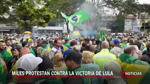 Persisten las protestas por derrota de Bolsonaro en Brasil | Noticias Telemundo