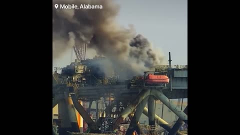 🚨WARNING: Large fire broke out on a multi-story oil rig Mobile | Alabama