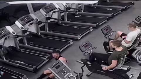 Guy Hilariously Falling off a Treadmill at the Gym