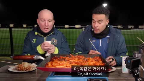 English Footballers try Korean Street Food for the first time!